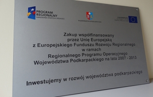 frezowana-tablica-pamiatkowa-z-dibondu4